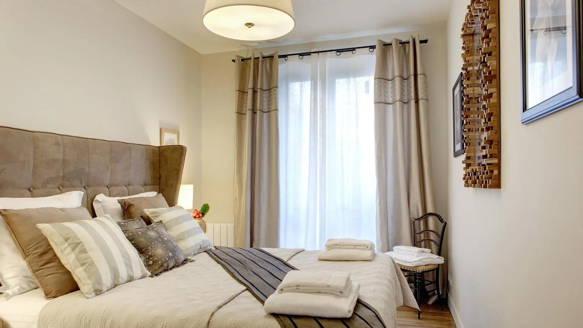Apartment Paris Central Sevigne Residence France