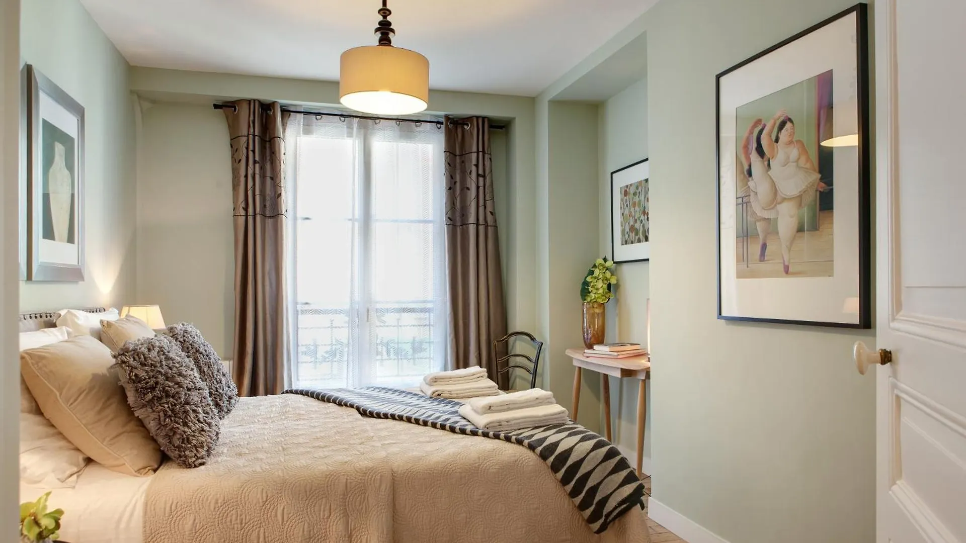 Paris Central Sevigne Residence Apartment